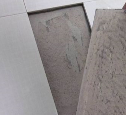 黑河瓷砖空鼓维修公司分享瓷砖铺贴时如果打浆（即涂抹在瓷砖背面和基层上的砂浆或瓷砖胶）过少，会带来以下问题